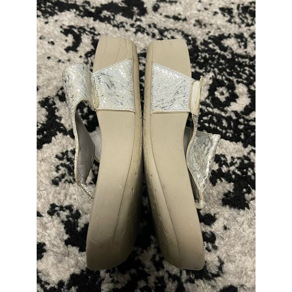 Bare Traps Galina Women's Flip Flops Sz 6 - Picture 2 of 5